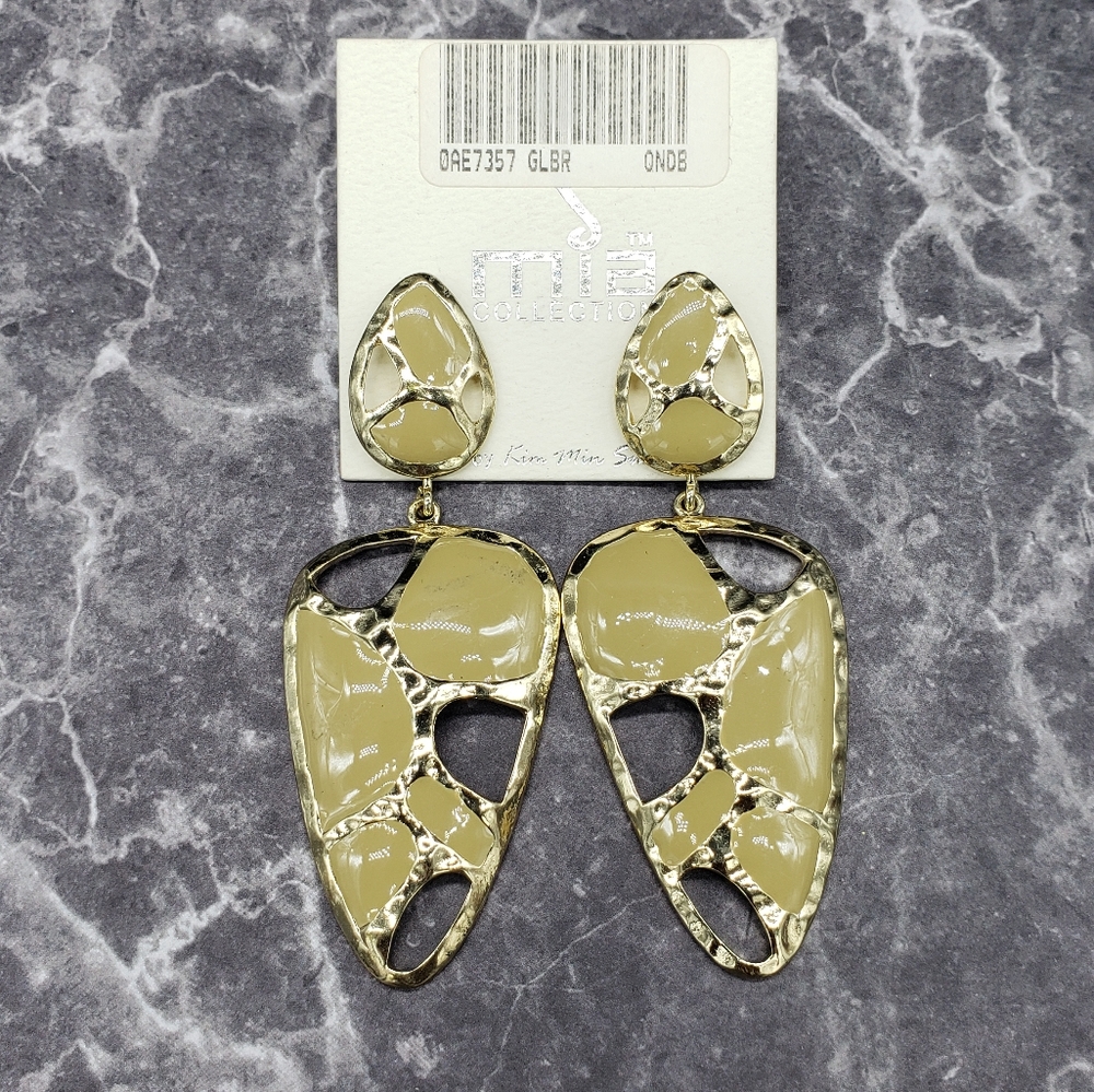 Mia Collection Drop Earrings
